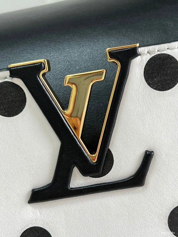 LOUIS CAPUCINES MM VUITTON 0402